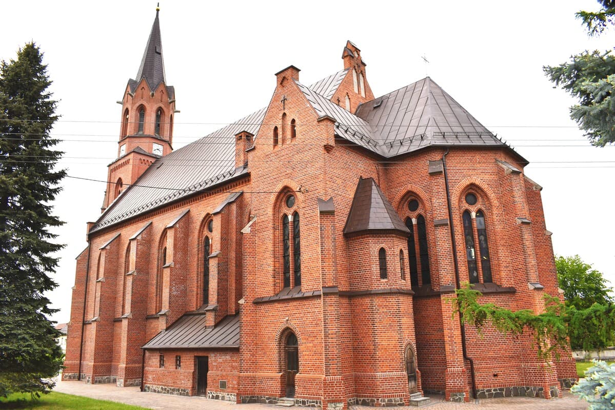 zdjęcie kościoła z zewnątrz